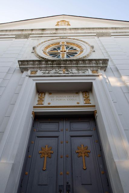 New Orleans: French Quarter, Witches, Voodoo, & Ghost Tour - Walking Through the French Quarter After Dark