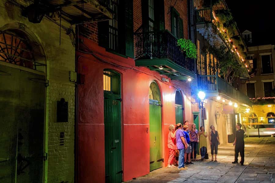New Orleans: Ghosts & Spirits Interactive Walking Tour - The practical side of an evening walk