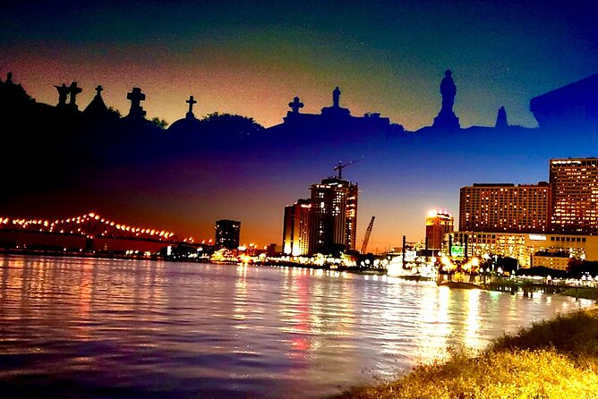 New Orleans Haunted History Ghost Tour - A haunted bar stop breaks up the walk