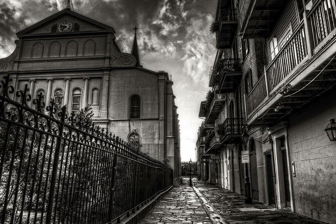 New Orleans Paranormal Investigation - Stories about murders, vampires, and haunted churches