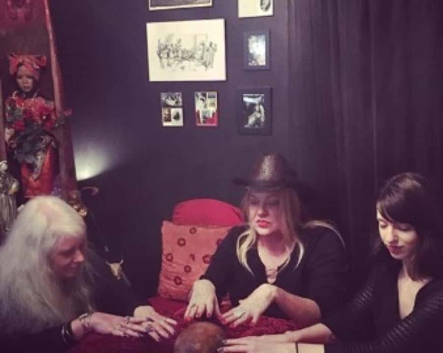 New Orleans: Seance & Paranormal Experience - Meeting Bloody Mary, your medium and guide
