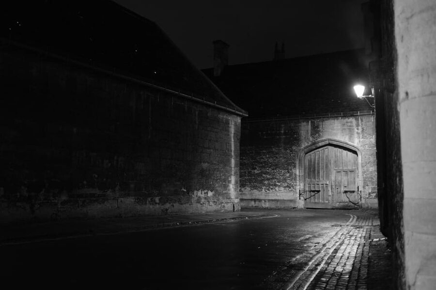 New: Oxford Costumed Ghost Tour In-Character - Is $26 Fair Value?