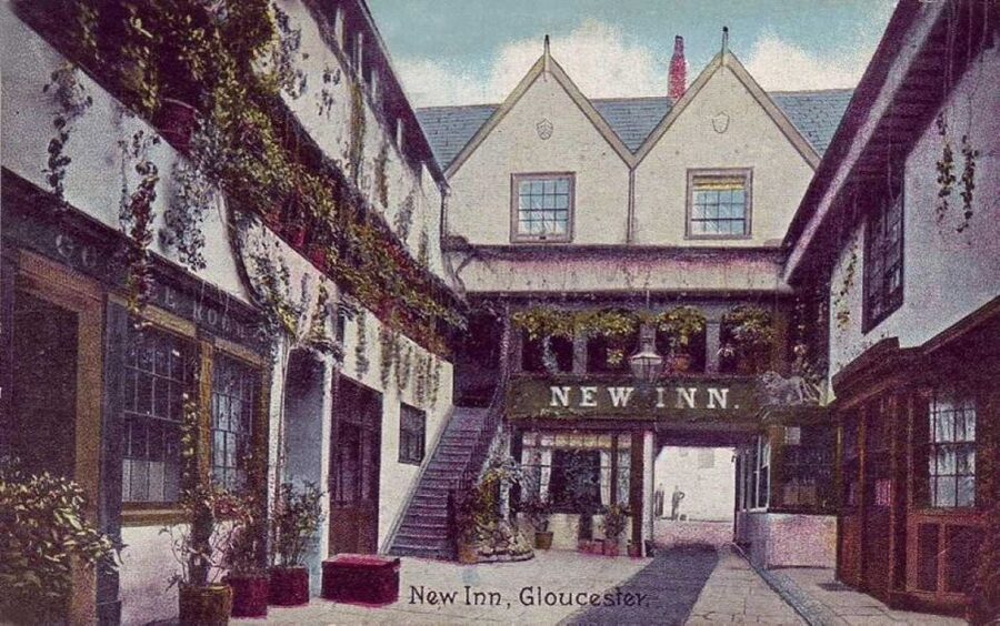 Newent: Ghost Tour - Starting beside Newent Lake