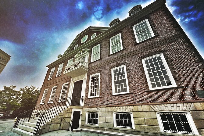 Newport Ghosts: Seaside Hauntings and Hags Tour - Washington Square and Newport’s public ghosts