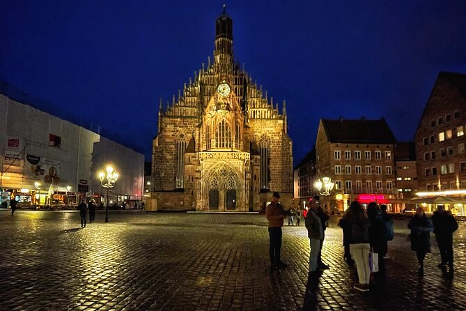 Nuremberg Ghosts and Gallows Evening Walking Tour in English - Albrecht-Dürer-Haus and the pleasure of looking up