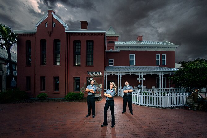Old Jail After Dark Paranormal Experience - What happens at the 11:50 pm meeting time