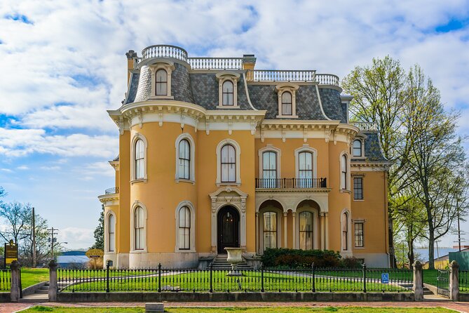 Old Louisvilles Famous Ghosts Smartphone Guided Walking Tour - Starting at the Dupont Mansion Bed & Breakfast