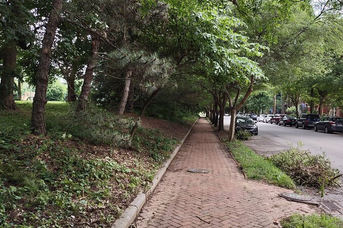Old Louisvilles Famous Ghosts Smartphone Guided Walking Tour - Belgravia Court and its haunted mansions