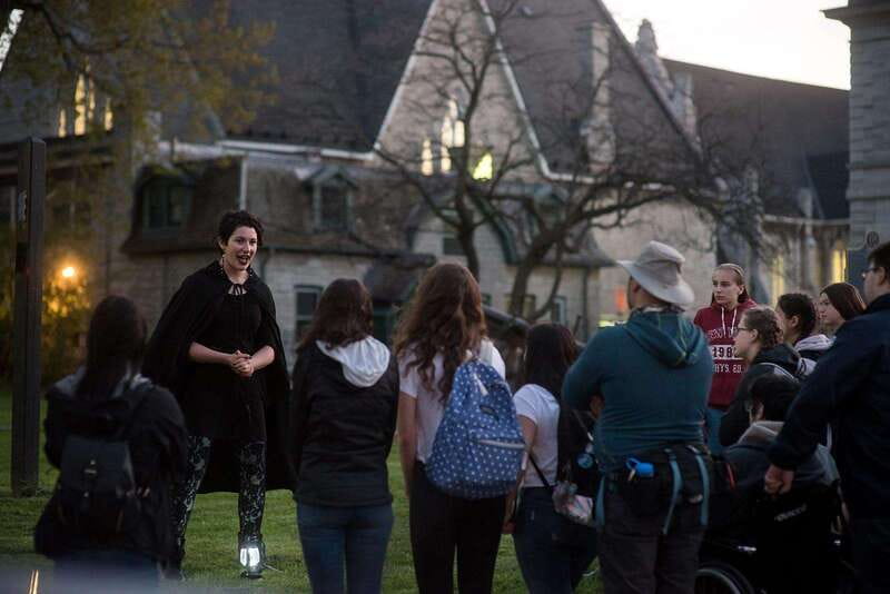 Ottawa: Haunted Night Walking Tour - Meeting your cloaked guide on Sparks Street