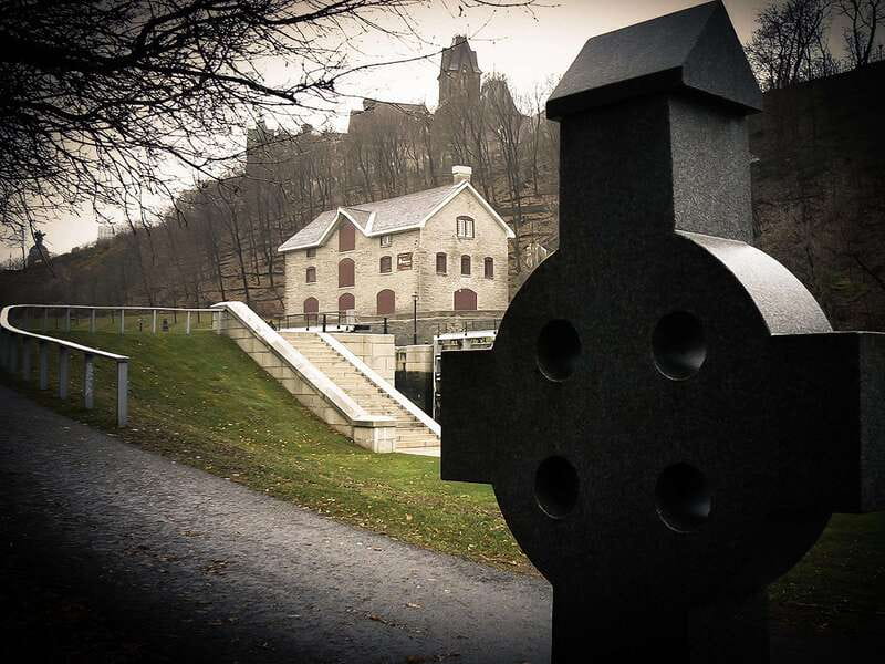 Ottawa: Haunted Night Walking Tour - Unsolved mysteries beneath the sidewalks