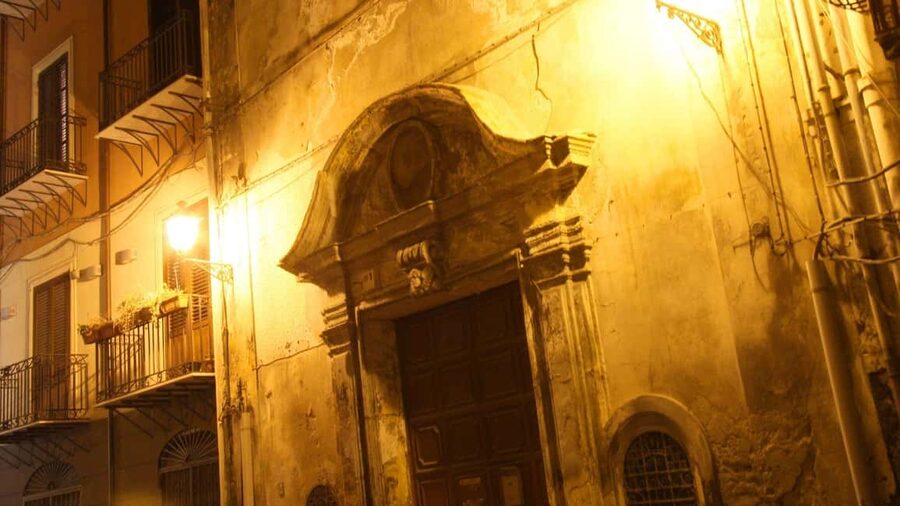 Palermo's Dark Shades: Ghost, Crime and Tasting Walking Tour - Who will get the most from this Palermo walk