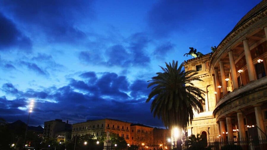 Palermo's Dark Shades: Ghost, Crime and Tasting Walking Tour - Quattro Canti and the city’s public stage