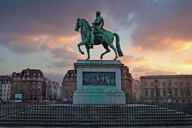 Paris by Night Walking Tour: Ghosts, Mysteries and Legends - Starting at Pont Neuf after dark