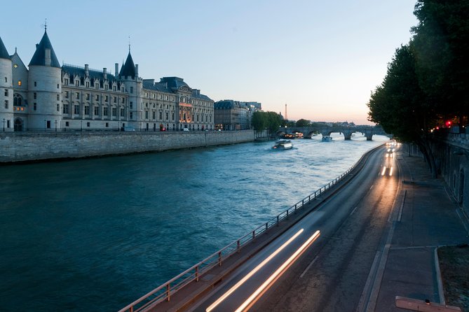 Paris by Night Walking Tour: Ghosts, Mysteries and Legends - Place de l’Hôtel de Ville and the final stories