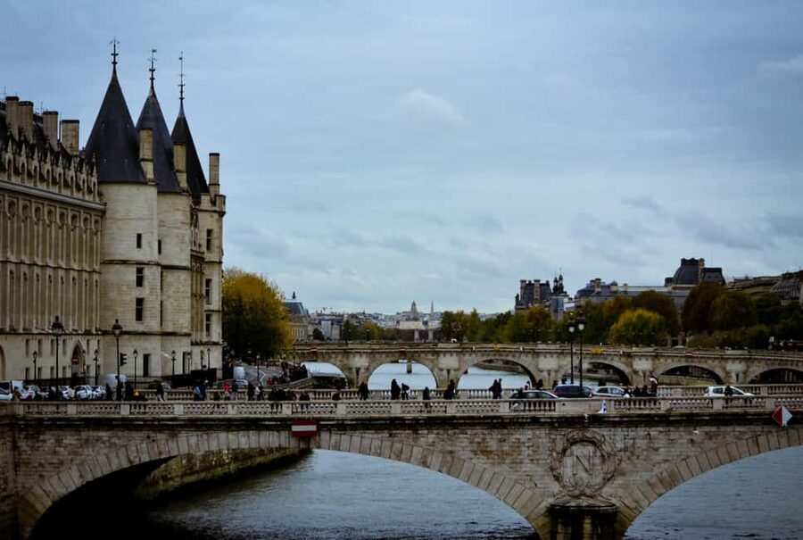 Paris: Ghosts and Dark Stories Guided Walking Tour - Walking conditions and who should skip it