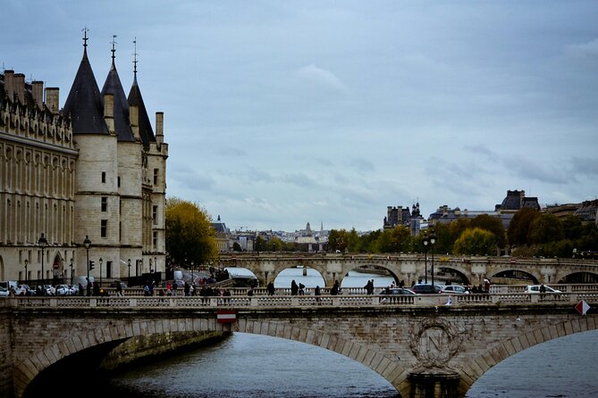 Paris Ghosts and Dark Stories Tour - Square du Vert-Galant and an Unjust Execution