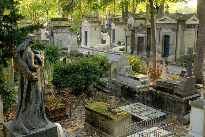 Paris: Haunted Père Lachaise Cemetery Guided Tour - Meeting at Boulevard de Ménilmontant