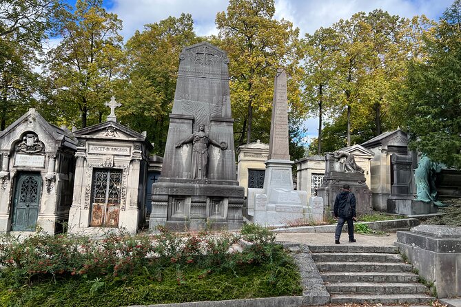 Paris: Haunted Père Lachaise Cemetery Guided Tour - Walking conditions you should take seriously
