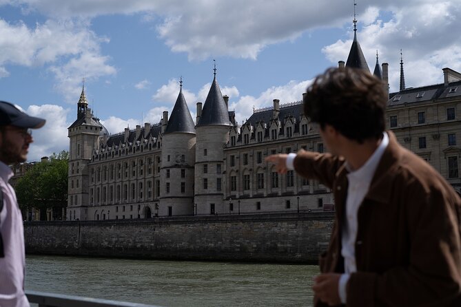 Paris Mysterious and Dark Stories Walking Tour - Small Group - Notre-Dame and Hôtel-Dieu: a grand opening with a darker edge