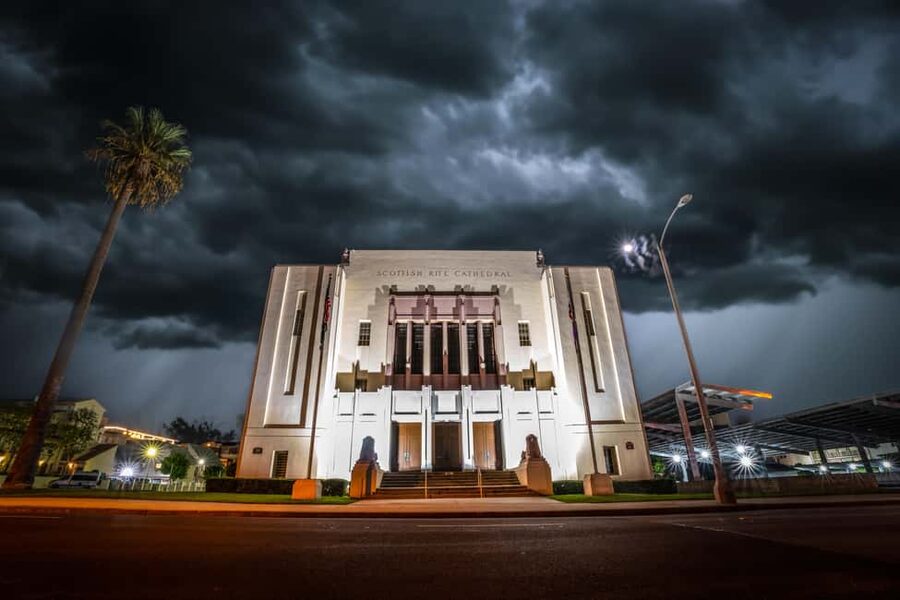 Pasadena Ghost Tour: Purgatory Phantoms - Why the guide makes or breaks the night