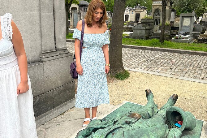 Père Lachaise's Cemetery Celebrities and Ghosts Mystery Tour - Why Père Lachaise Works Best With a Guide