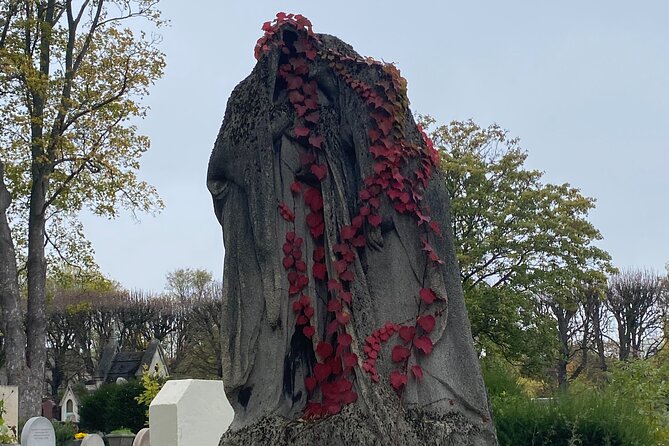 Père Lachaise's Cemetery Celebrities and Ghosts Mystery Tour - French Literature and Theater in Stone