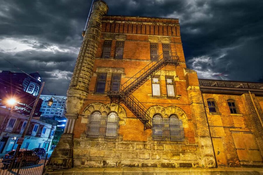 Phantom's Parade on Prospect: Cleveland Ghost Tours - Who will enjoy this Cleveland ghost walk?