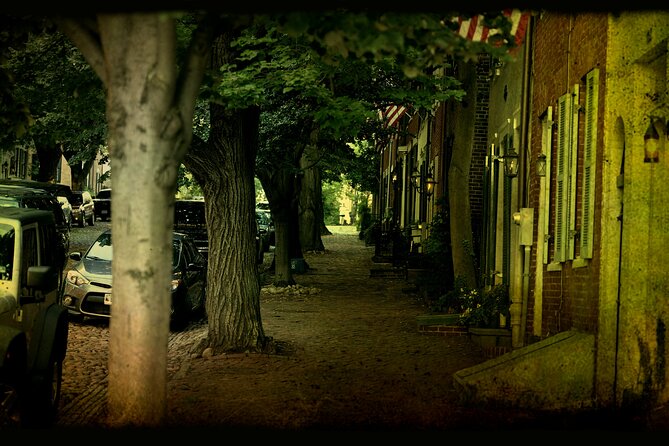 Phantoms of the Potomac: Old Town Alexandria Ghost Tour - A 200-year-old home and a Revolutionary commander