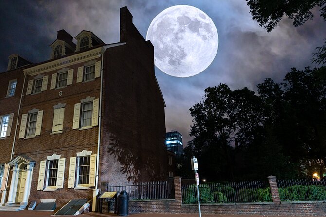 Philly Ghosts Boos and Booze Haunted Pub Crawl - A ghost walk with a Philadelphia bar tab