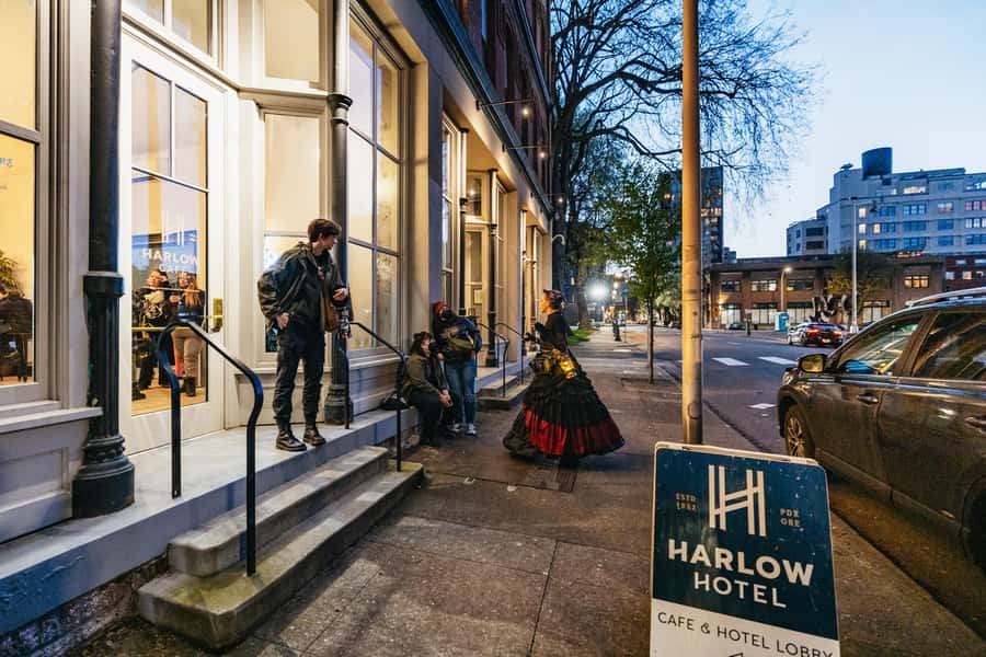 Portland: Ghosts, Poltergeists, and Psychopaths Walking Tour - Guide style matters more than special effects