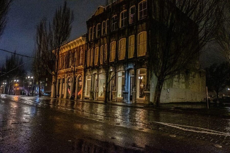 Portland: Ultimate Dead of Night Walking Ghost Tour - The guide makes or breaks the night