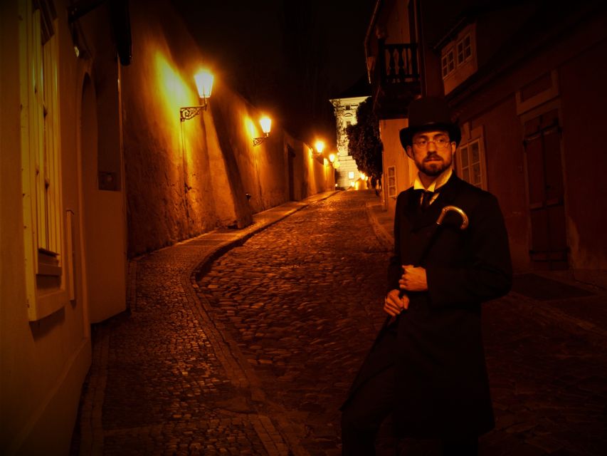 Prague: Ghost Tour - Meeting the guide beside Prague’s Astronomical Clock