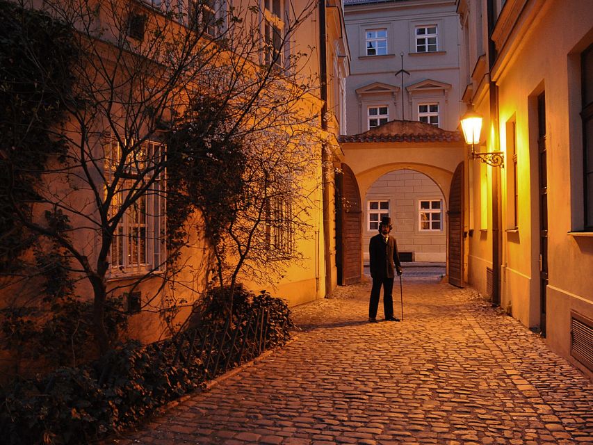 Prague: Ghost Tour - Old Town Square: a familiar place with a darker side