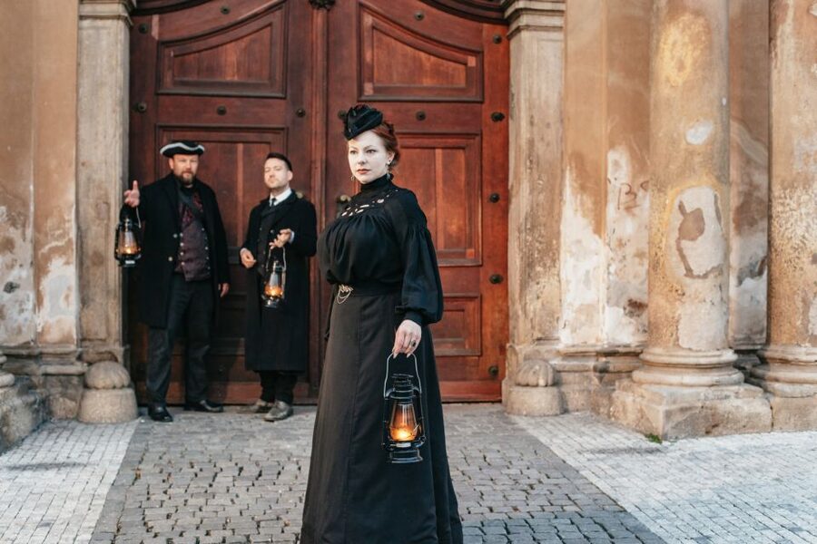 Prague: Ghosts and Legends Nighttime Guided Walking Tour - The guides are the main attraction