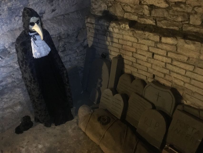 Prague: Ghosts, Legends, Medieval Underground & Dungeon Tour - The guides make or break the experience