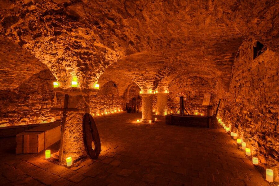 Prague: Ghosts, Legends, Medieval Underground & Dungeon Tour - Through Josefov and Paris Street