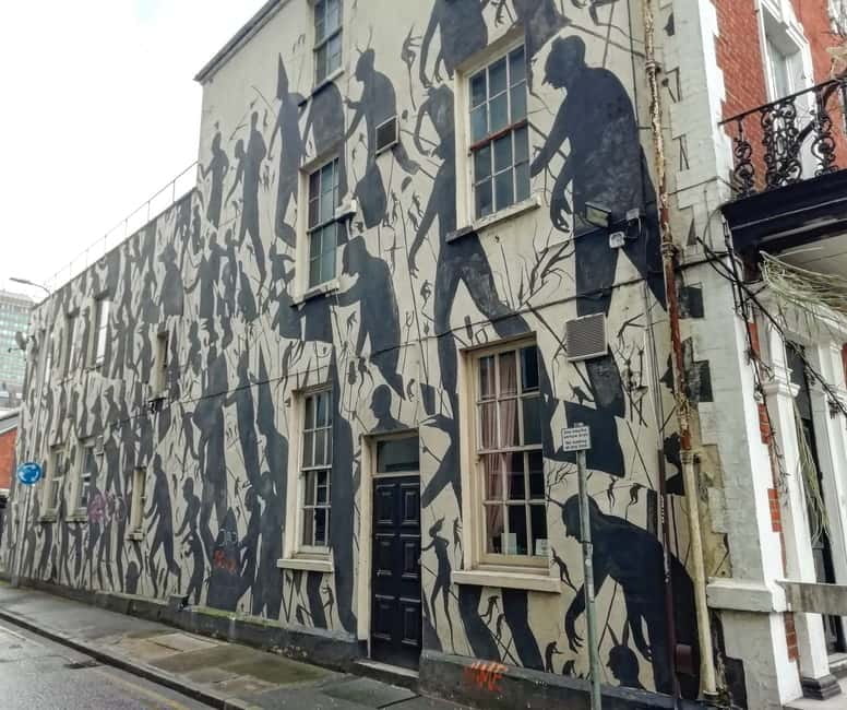 Private Cardiff Dark History Walking Tour - Cardiff Castle and its legendary ghosts