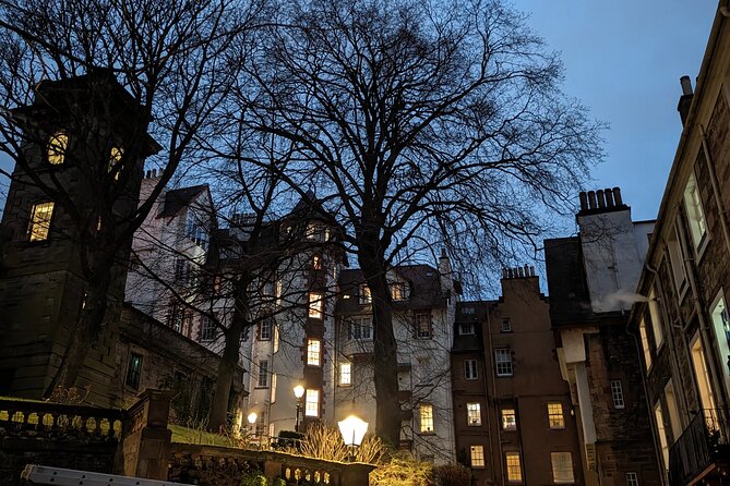 Private Dark History Tour: Eerie Edinburgh - The Royal Mile as a former health hazard