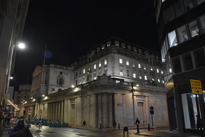 Private Ghosts and Gore Walking Tour of London - Start at the Monument and enter London’s darker side