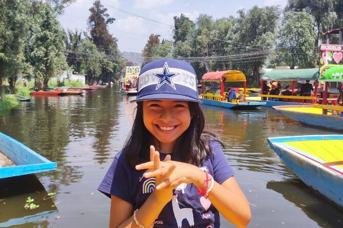 Private tour to the spooky Island of the Dolls in Xochimilco - Snacks, drinks, and the social side