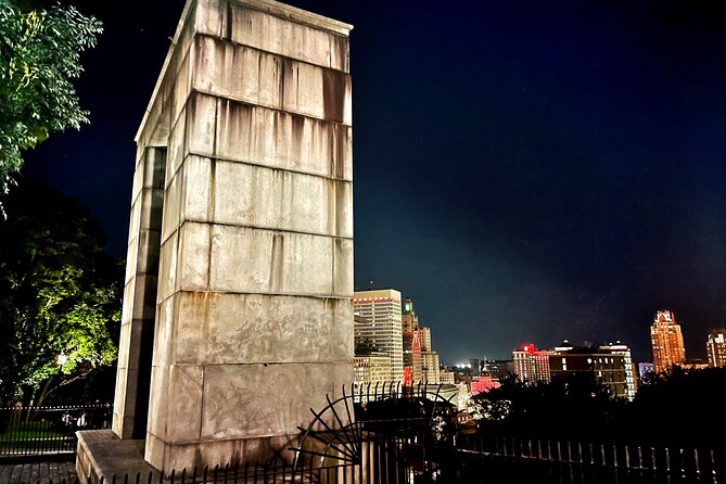 Providence Ghost Tours: Phantoms, Poltergeists, & Pestilence - 135 Benefit Street connects Providence with Lovecraft