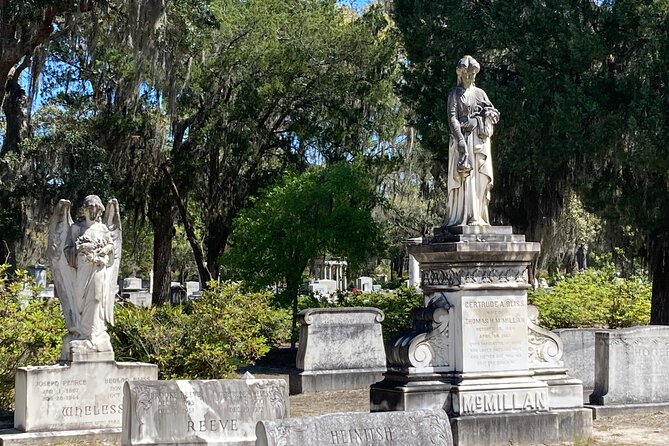 Real Savannah: History, Ghost, and True Crime Tour - The historic squares provide the backbone
