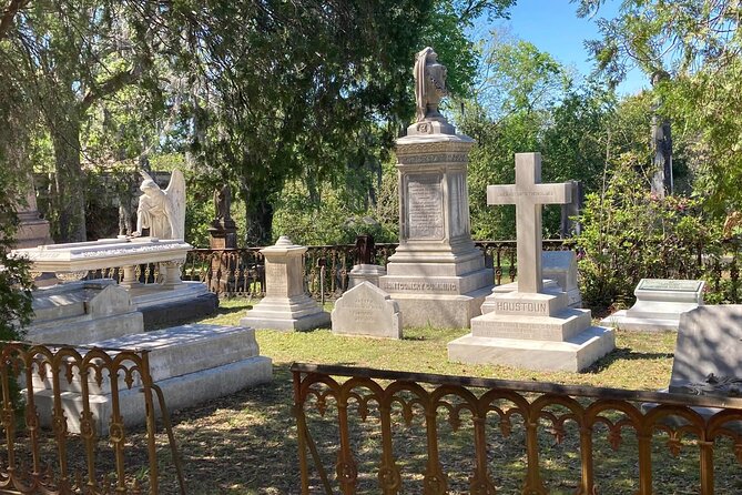 Real Savannah: History, Ghost, and True Crime Tour - True crime and difficult history deserve attention