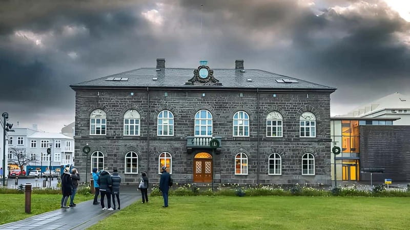 Reykjavik Midnight Sun Ghost Walk - Meeting at Ingólfur Square