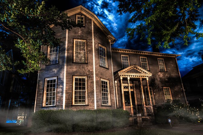 Rust, Rebels & Ruins: Raleigh Ghost Tours - Nash Square after dark