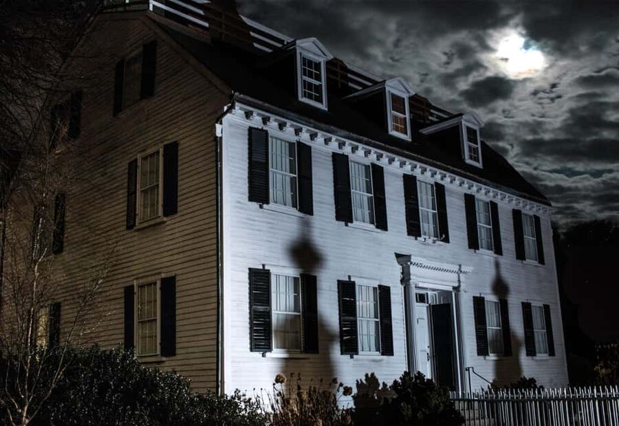 Salem: Boos and Brews Haunted Pub Crawl - How much walking and waiting should you expect?