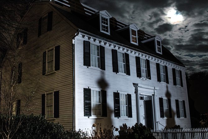 Salem Ghost Tour: Witches & Wicked Whispers - Salem Inn and a hotel full of stories