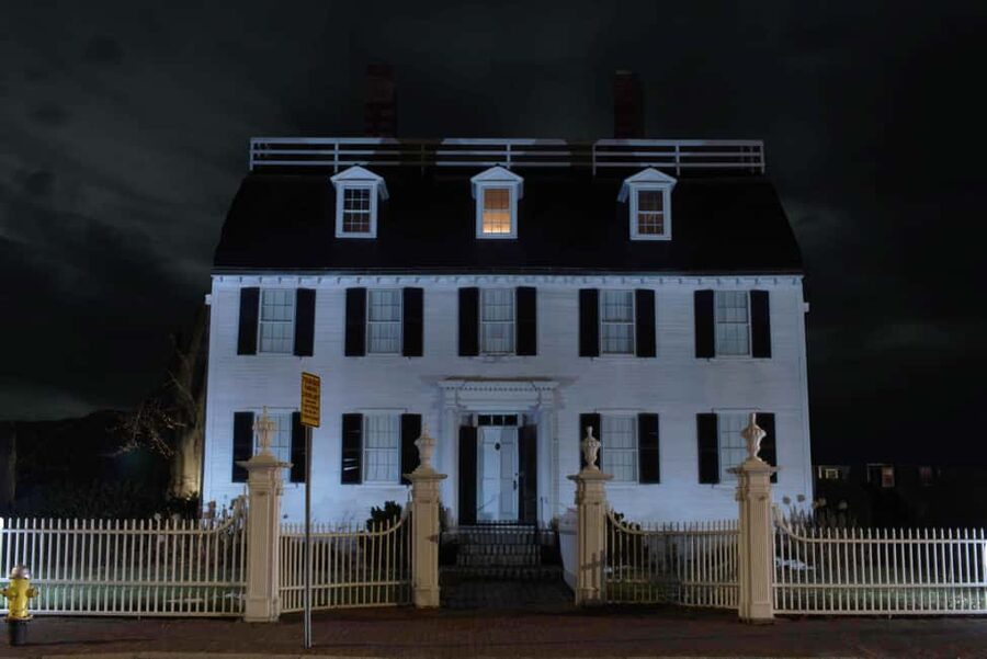 Salem Ghost Tours: Witches & Wicked Whispers - Family-friendly, but still best after dark