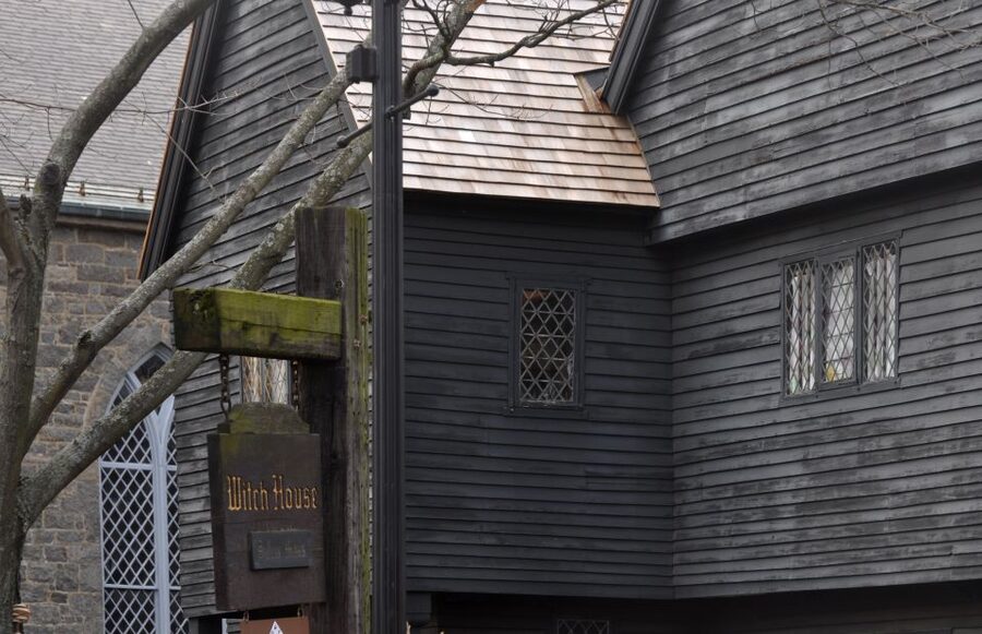 Salem: Ghosts of Salem Walking Tour - Nathaniel Hawthorne and the literary Salem