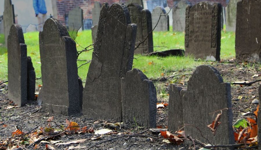 Salem: Self-Guided Scary Ghosts & Witch Trials Audio Tour - Six languages make this more useful for international visitors